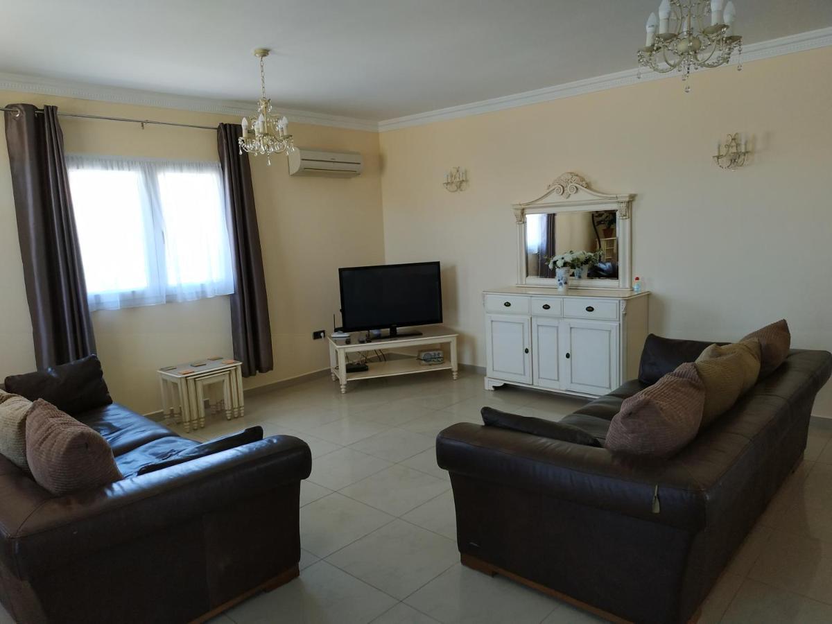 Villa Casa Del Sol: Spacious 3-Bedroom with Private Solar-Heated Pool Triquivijate Exterior photo