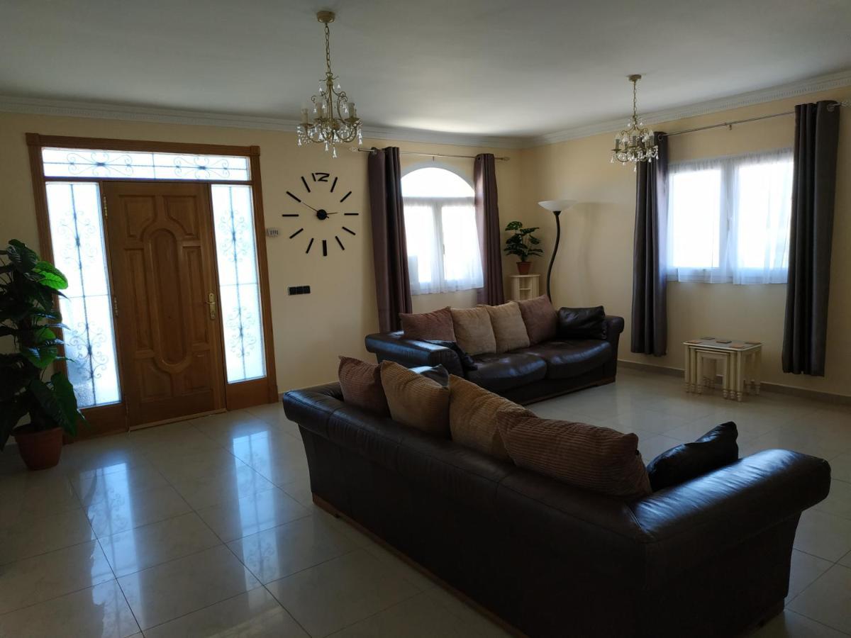 Villa Casa Del Sol: Spacious 3-Bedroom with Private Solar-Heated Pool Triquivijate Exterior photo