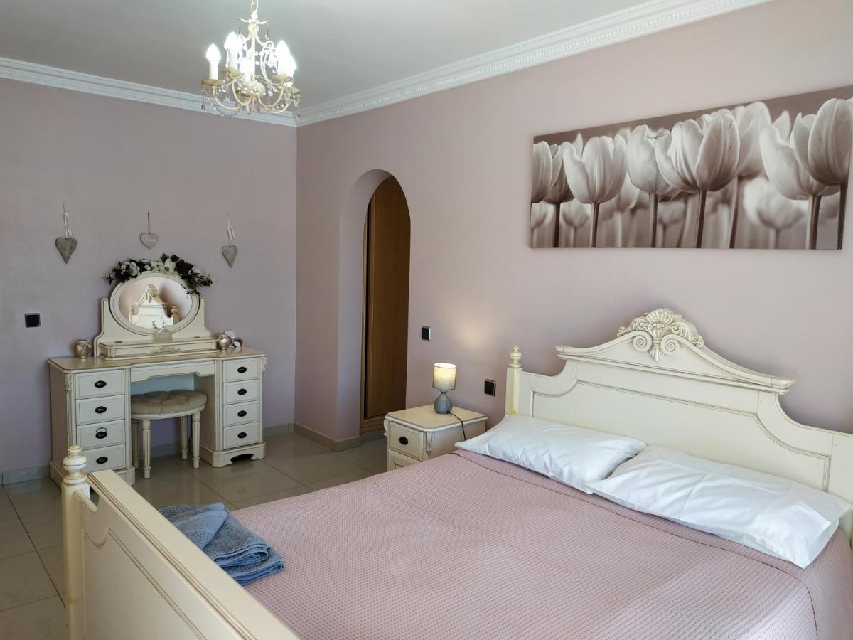 Villa Casa Del Sol: Spacious 3-Bedroom with Private Solar-Heated Pool Triquivijate Exterior photo