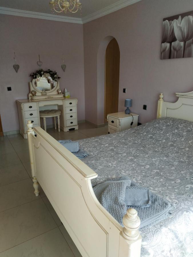 Villa Casa Del Sol: Spacious 3-Bedroom with Private Solar-Heated Pool Triquivijate Exterior photo