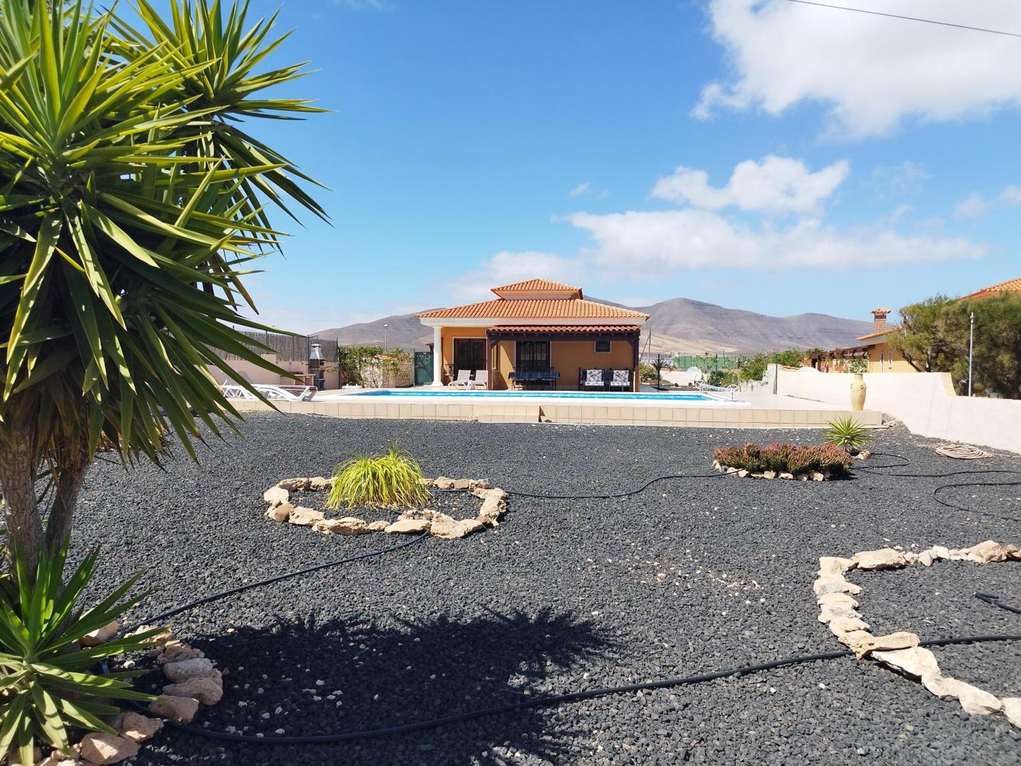 Villa Casa Del Sol: Spacious 3-Bedroom with Private Solar-Heated Pool Triquivijate Exterior photo